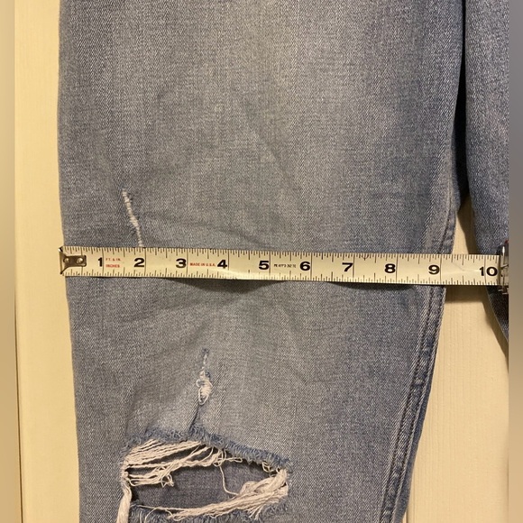 Abercrombie & Fitch The Mom High Rise Distressed Light Wash Jeans 32/14R - Picture 8 of 10